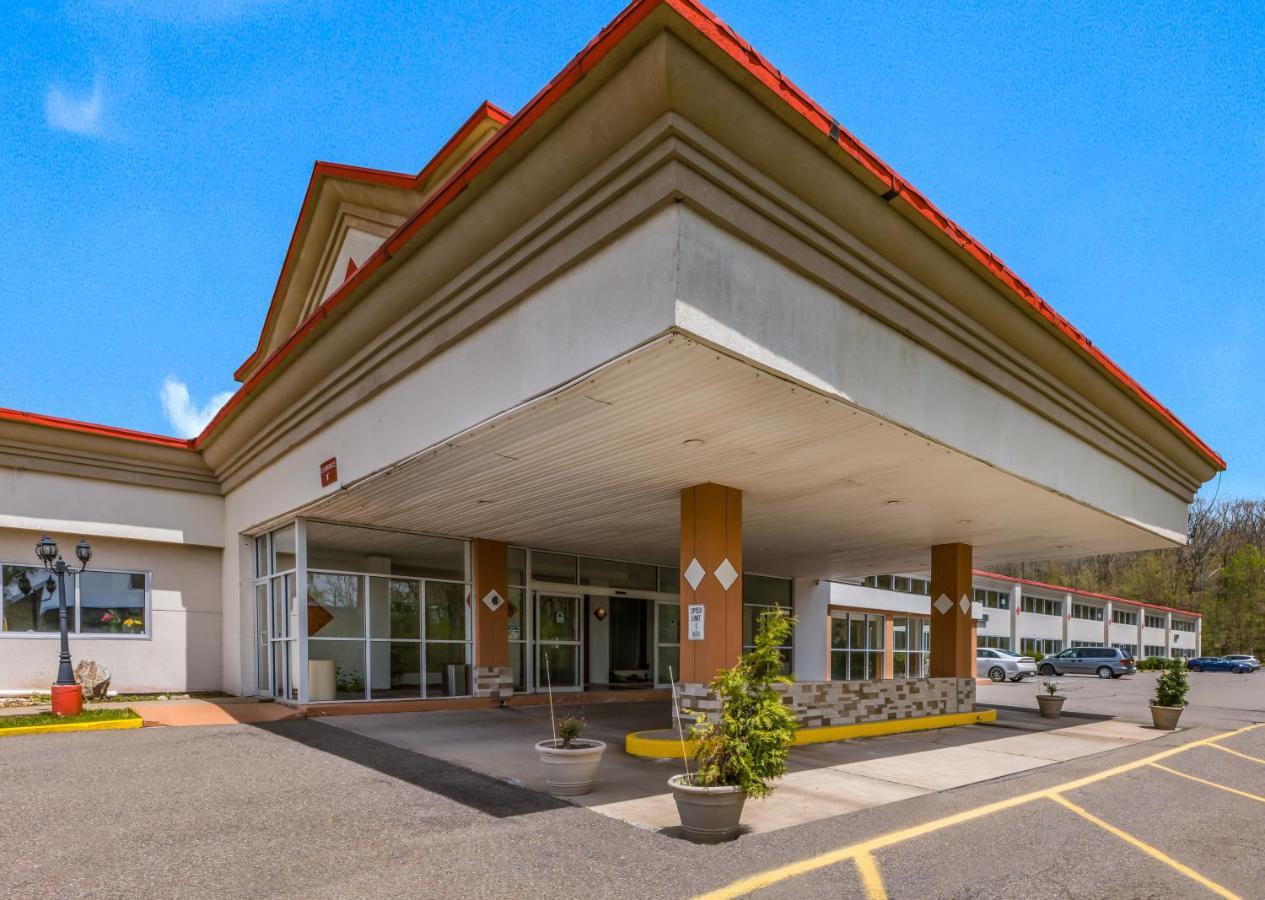 Red Carpet Inn & Suites Hazleton Εξωτερικό φωτογραφία