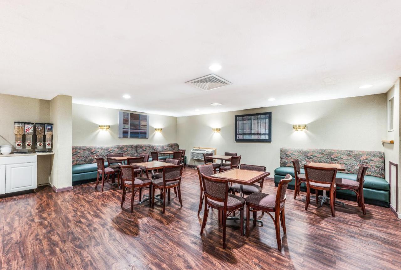 Red Carpet Inn & Suites Hazleton Εξωτερικό φωτογραφία
