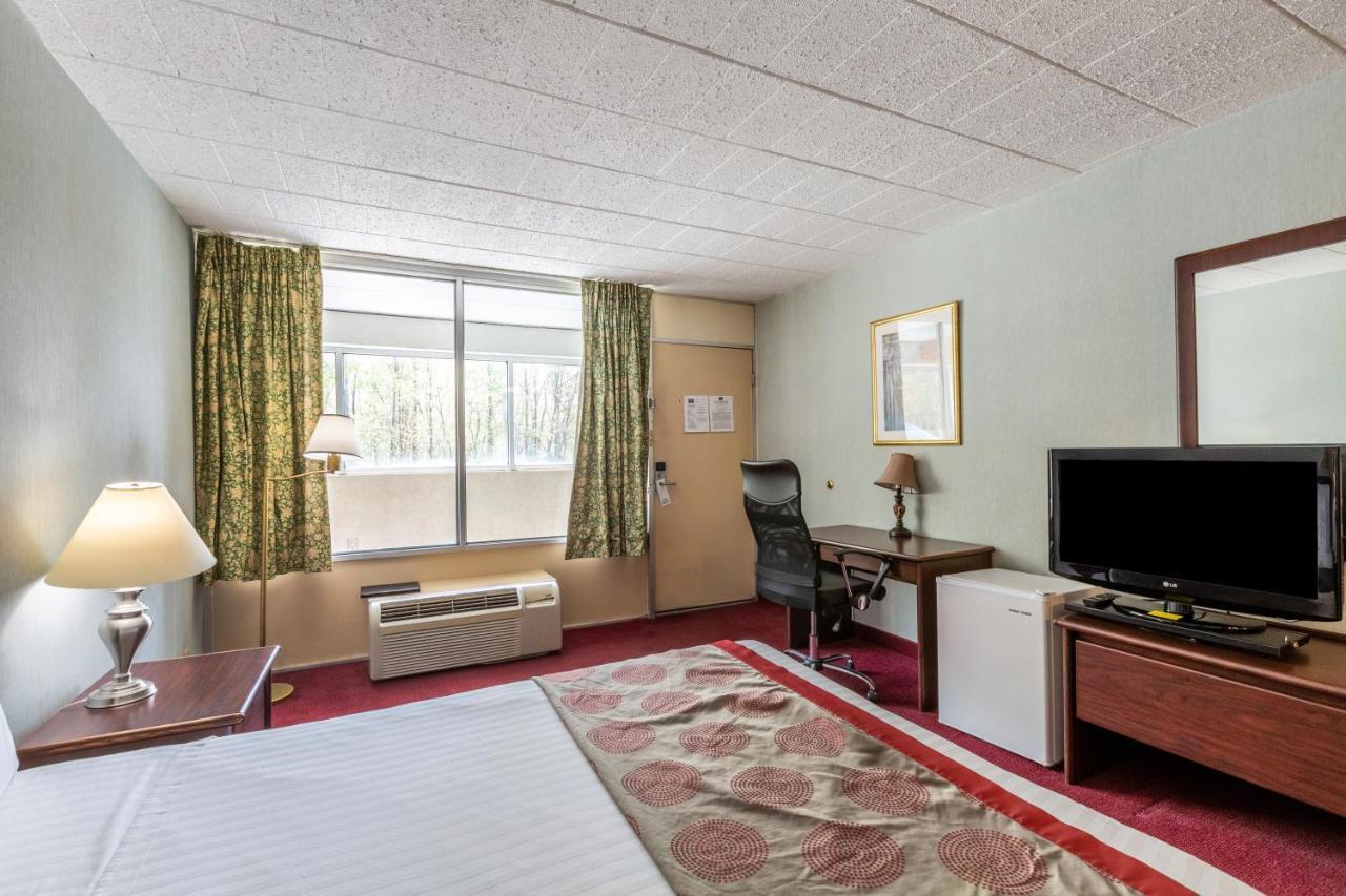 Red Carpet Inn & Suites Hazleton Εξωτερικό φωτογραφία