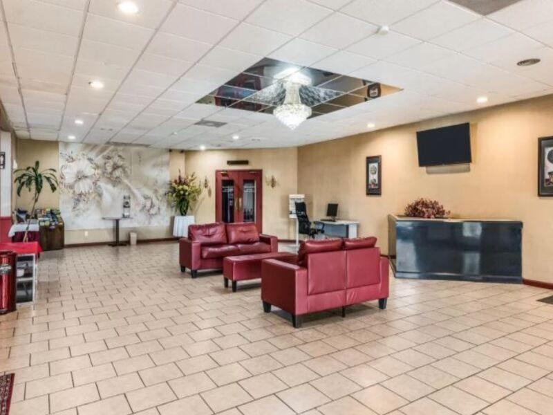 Red Carpet Inn & Suites Hazleton Εξωτερικό φωτογραφία